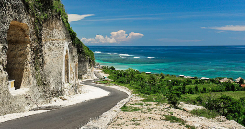 Liburan Bersama Keluarga Pantai  Pandawa  di Bali  Popmama com